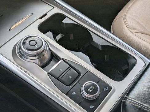 Used 2023 Ford Explorer Limited image 19