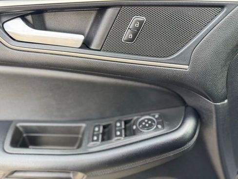 Used 2022 Ford Edge SEL image 9