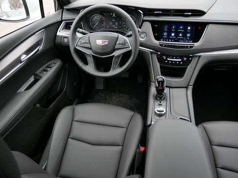 Used 2026 Cadillac XT5 Luxury w/ LPO, Floor Liner Package AWD/4WD image 9