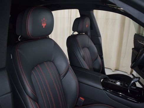 Certified 2022 Maserati Levante GT image 23