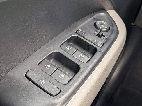 Used 2025 Hyundai Venue SEL FWD image 23
