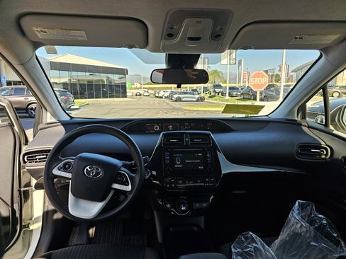 Used 2018 Toyota Prius One image 9