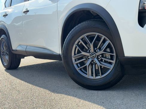 Used 2025 Nissan Rogue S image 2