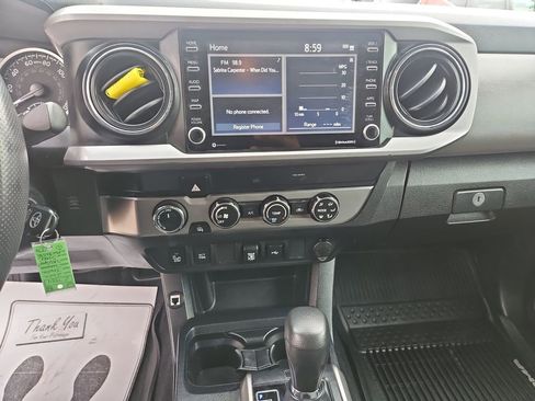 Used 2020 Toyota Tacoma SR5 w/ Technology Package AWD/4WD image 17