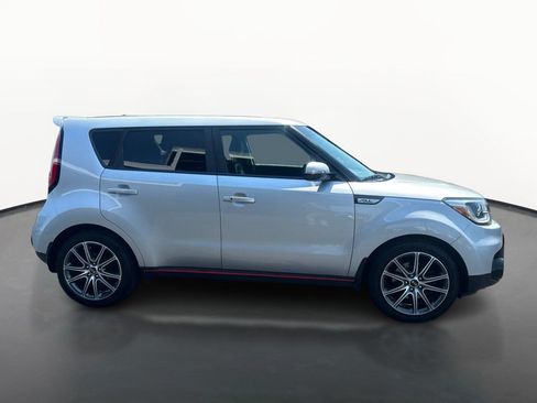 Used 2017 Kia Soul ! w/ Tech Package FWD image 2
