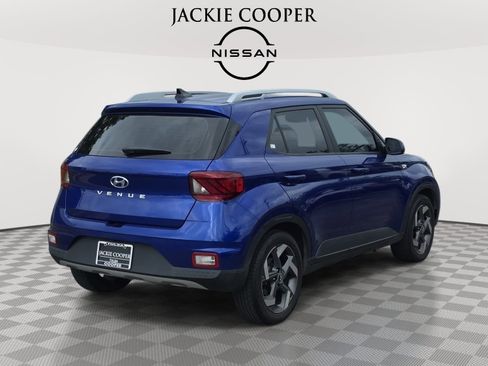 Used 2022 Hyundai Venue Limited w/ Cargo Package FWD image 5