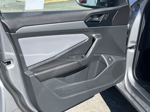 Certified 2025 Volkswagen Jetta SE image 6