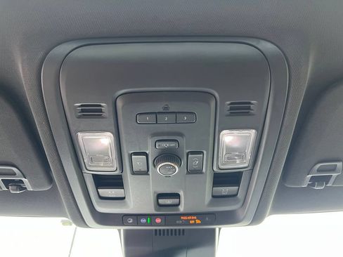 Certified 2023 Chevrolet Tahoe Z71 w/ Luxury Package AWD/4WD image 18