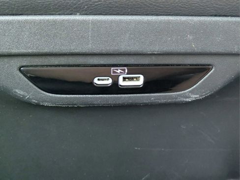 Used 2022 Chrysler Pacifica Touring-L FWD image 12