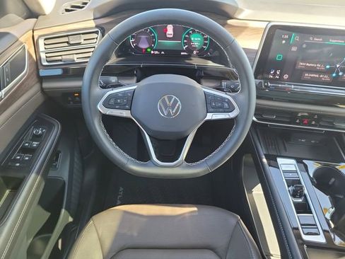 Used 2025 Volkswagen Atlas SEL image 18