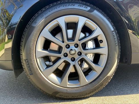 Used 2025 Land Rover Range Rover Sport image 10