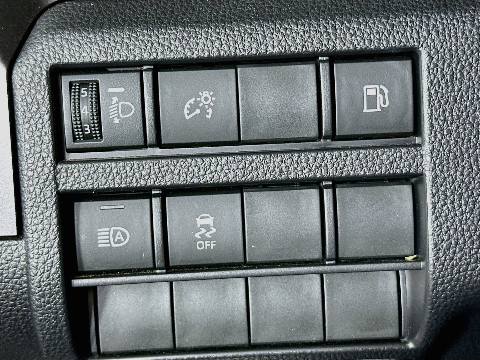 Used 2025 Toyota 4Runner SR5 AWD/4WD image 16