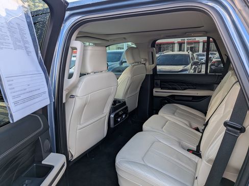 Used 2018 Ford Expedition Platinum image 12