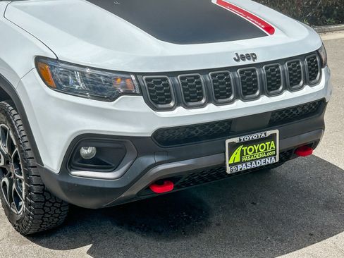 Used 2025 Jeep Compass Trailhawk AWD/4WD image 5