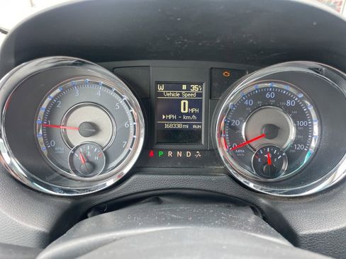 Used 2016 Chrysler Town & Country Touring w/ Driver Convenience Group image 11