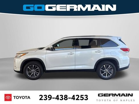 Used 2019 Toyota Highlander XLE FWD image 3