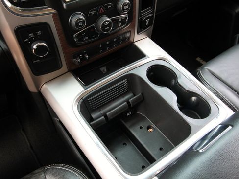 Used 2017 RAM 2500 Laramie image 37