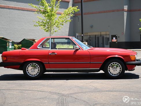 Used 1987 Mercedes-Benz 560 SL image 8