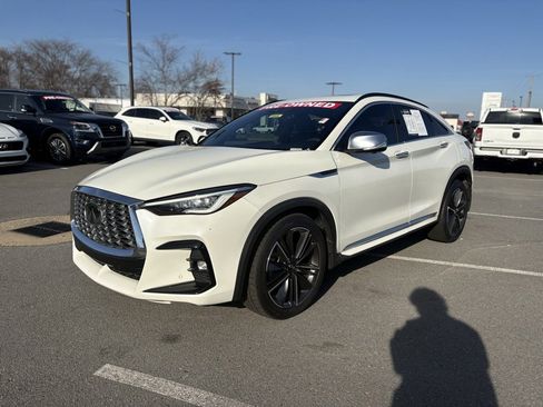 Used 2023 INFINITI QX55 Essential w/ Accent Package image 3