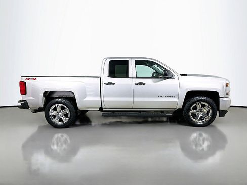 Used 2019 Chevrolet Silverado 1500 Custom w/ Custom Convenience Package image 8