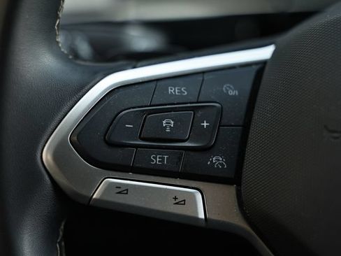 Used 2025 Volkswagen Atlas Cross Sport SE AWD/4WD image 32