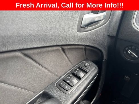 Used 2015 Dodge Charger SXT RWD image 10