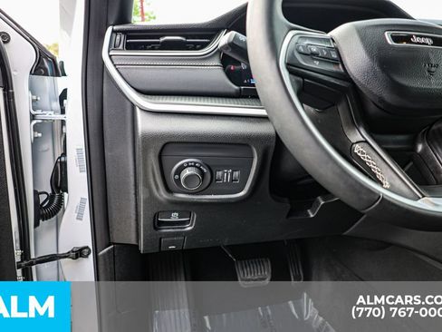 Used 2025 Jeep Grand Cherokee Altitude AWD/4WD image 27