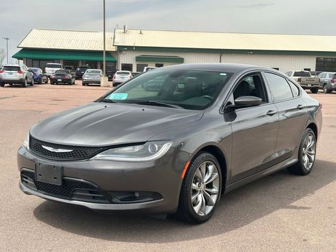 Used 2015 Chrysler 200 S FWD image 4