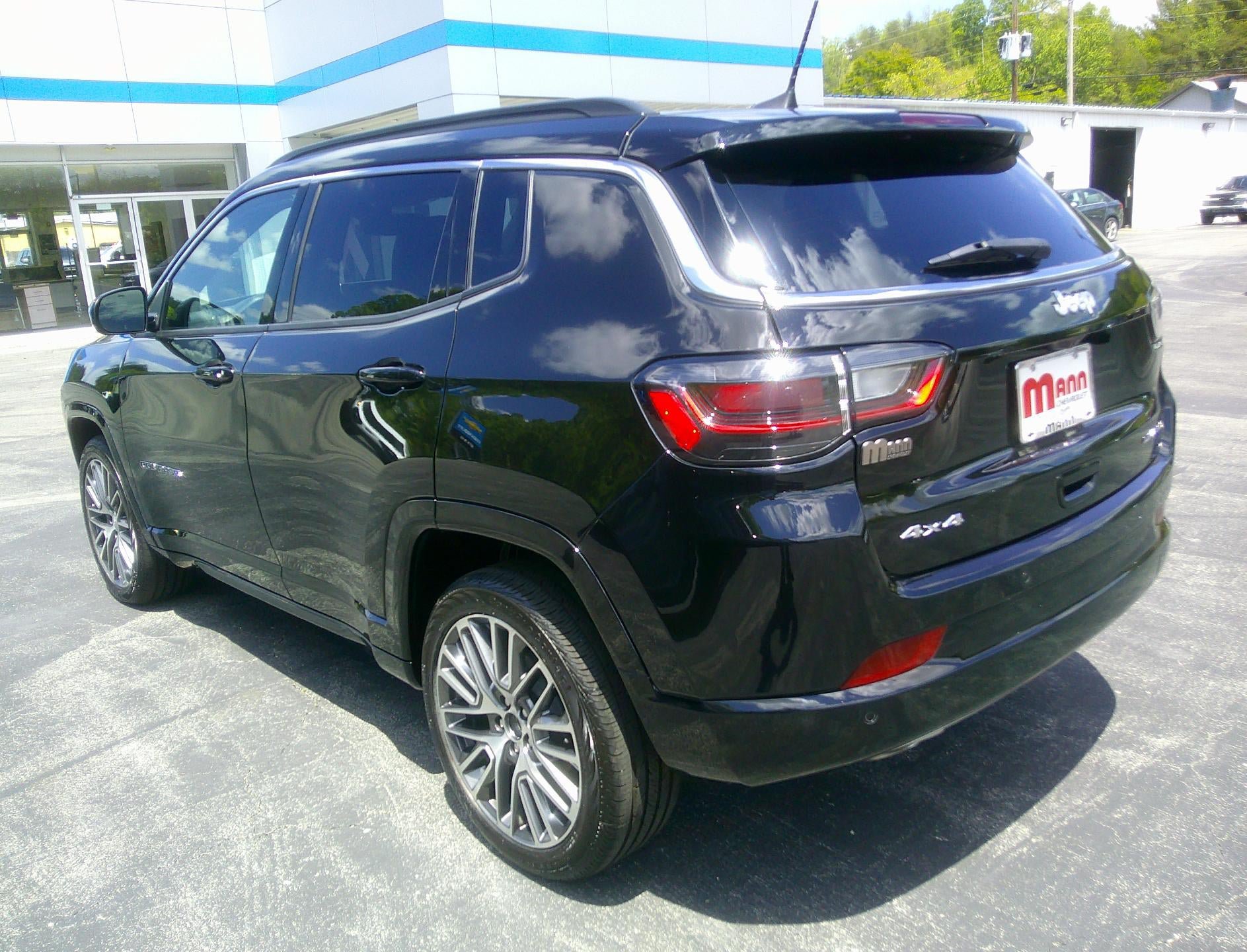 Used 2023 Jeep Compass Limited w/ Elite Group AWD/4WD image 3