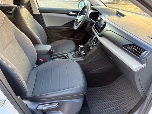 Certified 2023 Volkswagen Taos SE image 13