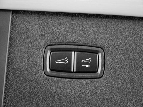 Certified 2026 Porsche Cayenne AWD/4WD image 33