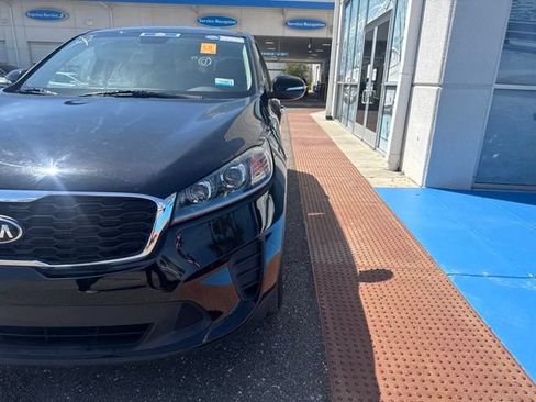 Used 2020 Kia Sorento LX FWD image 4