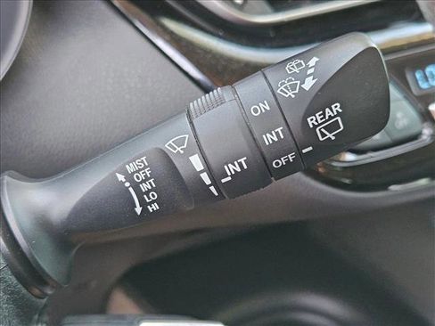 Used 2021 Toyota C-HR LE FWD image 16