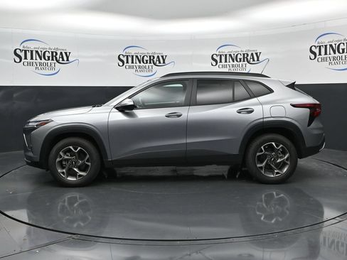 Used 2024 Chevrolet Trax LT w/ Sunroof Package FWD image 4