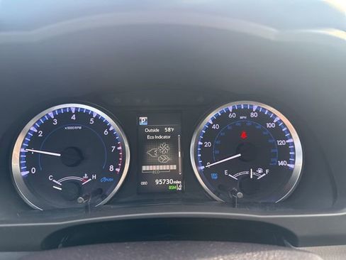 Used 2019 Toyota Highlander Plus AWD/4WD image 14