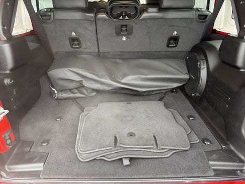 Used 2024 Jeep Wrangler Unlimited Rubicon image 19