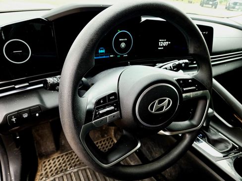 Used 2024 Hyundai Elantra Blue image 8