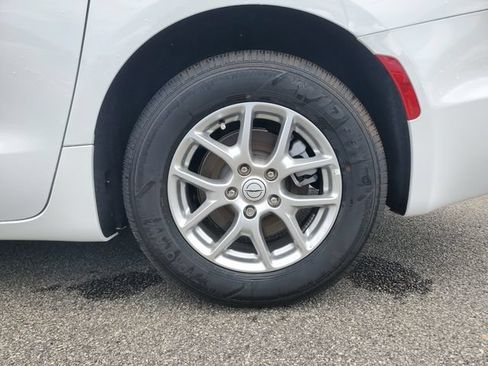New 2026 Chrysler Pacifica Select FWD image 10