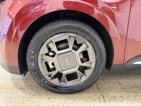 Used 2025 Kia Carnival SX image 5