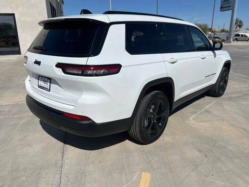 New 2025 Jeep Grand Cherokee L Laredo image 5