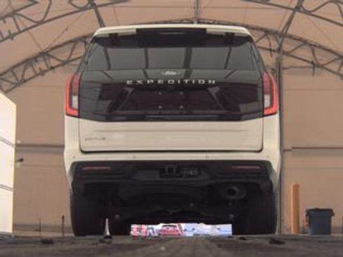 Used 2025 Ford Expedition Active AWD/4WD image 8