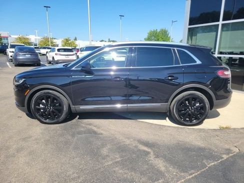Used 2023 Lincoln Nautilus Reserve w/ Monochromatic Package AWD/4WD image 3