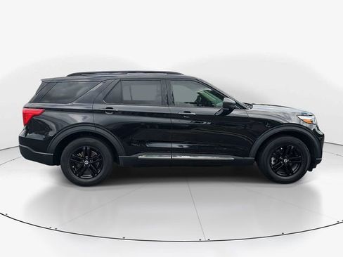 Used 2022 Ford Explorer XLT w/ Equipment Group 202A RWD image 2