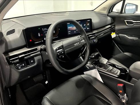 Used 2026 Kia Sportage EX FWD image 9