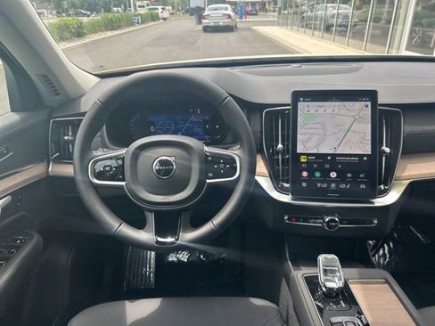 Certified 2025 Volvo XC90 B6 Plus AWD/4WD image 18
