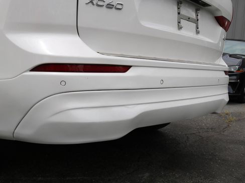 Used 2022 Volvo XC60 B5 Momentum AWD/4WD image 12
