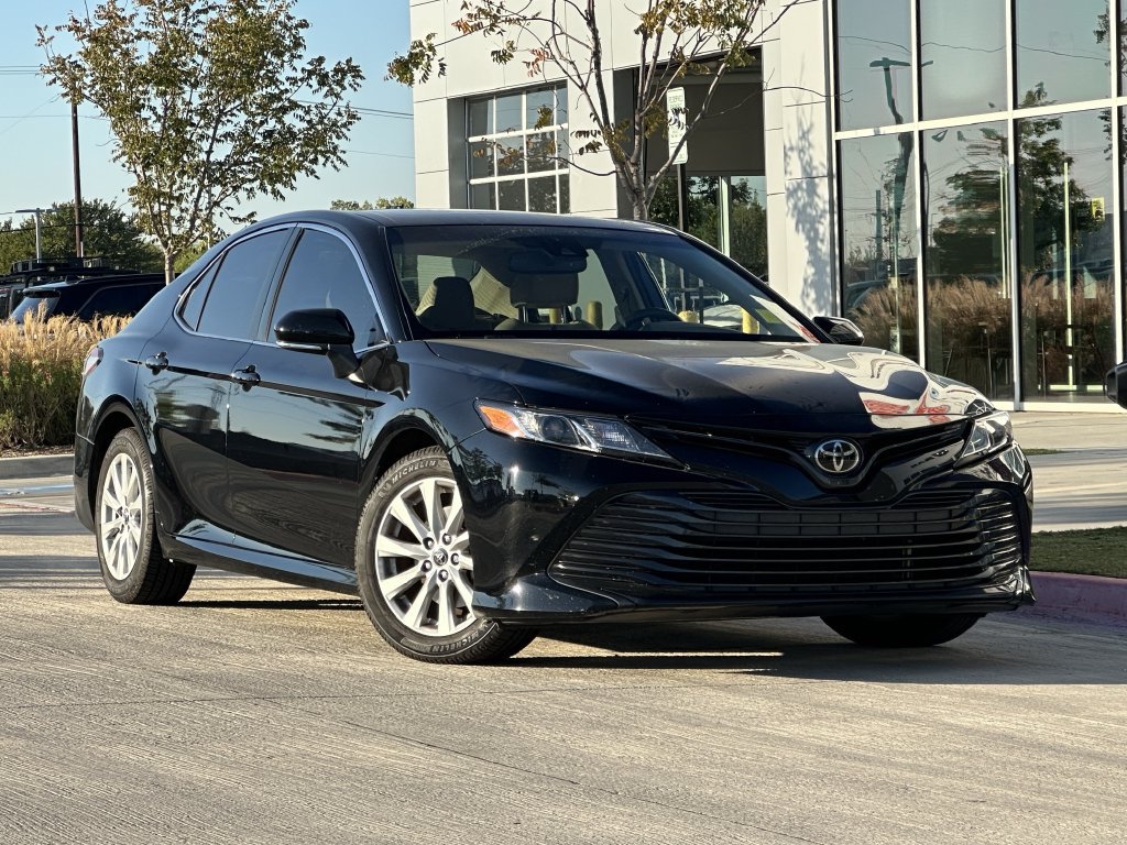 Used 2018 Toyota Camry LE w/ Moonroof Package FWD image 2