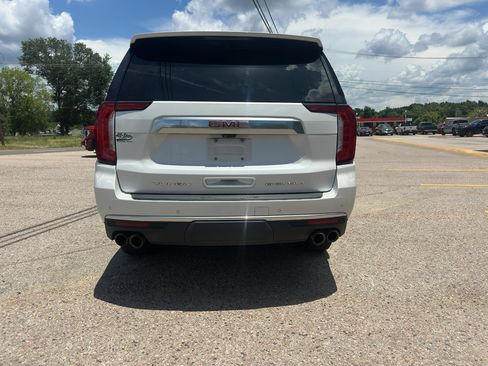 Used 2021 GMC Yukon Denali w/ Denali Premium Package RWD image 18