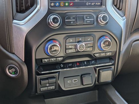 Used 2021 GMC Sierra 1500 SLT w/ SLT Premium Package AWD/4WD image 15