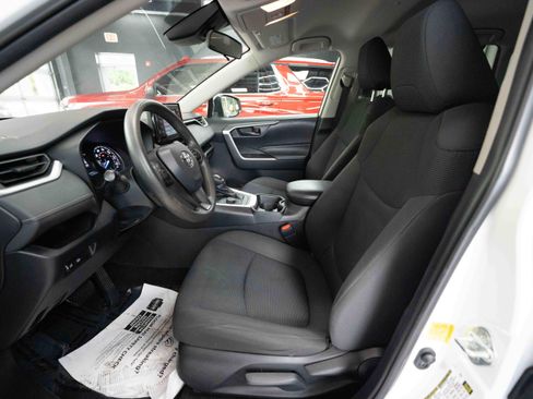 Used 2019 Toyota RAV4 LE w/ Carpet Mat Package AWD/4WD image 9